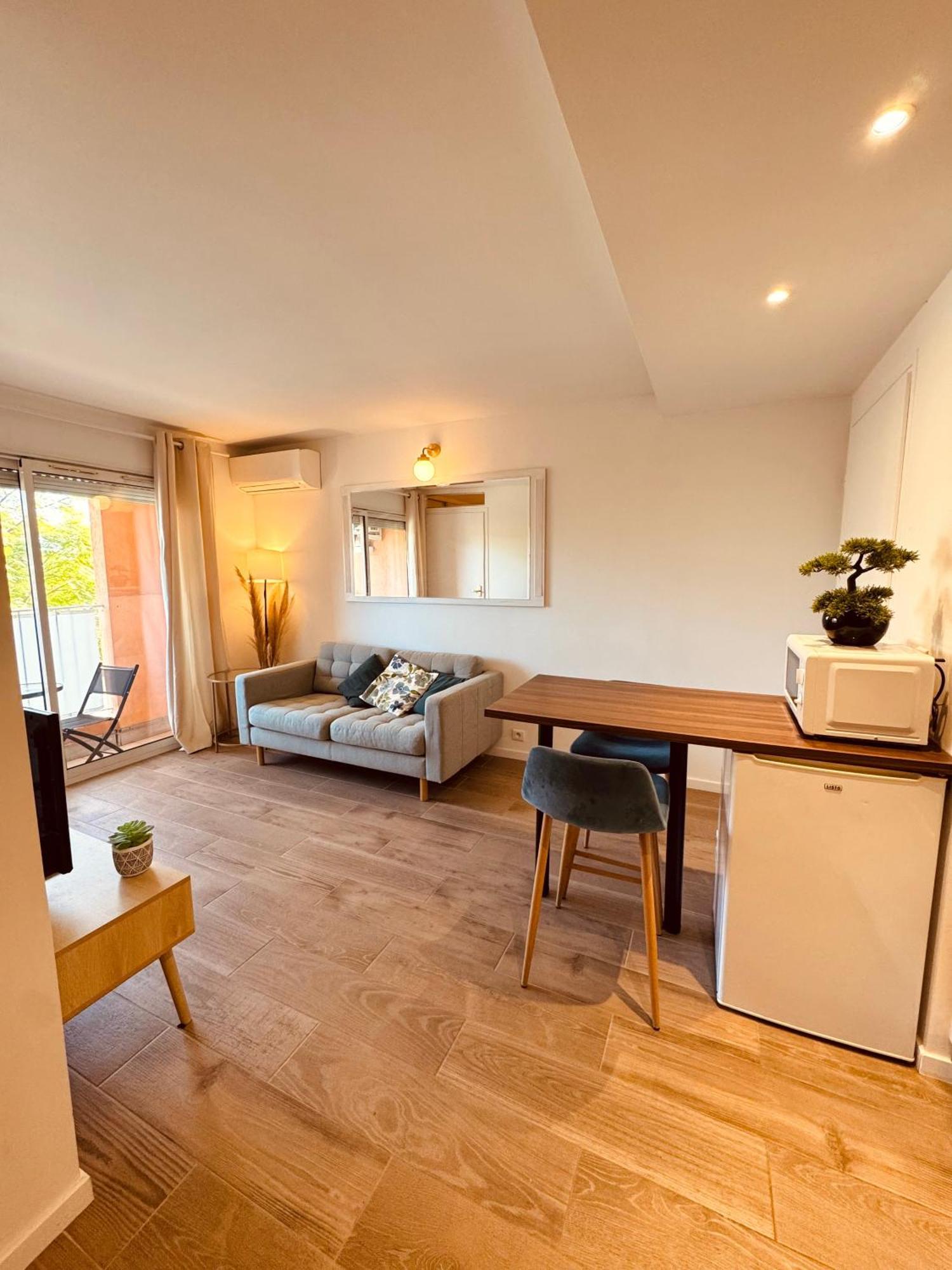 Claelle Appartment - 200M Beach Mandelieu La Napoule Bagian luar foto